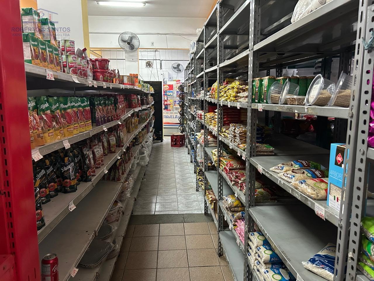 Prateleiras de vendas de mercadorias