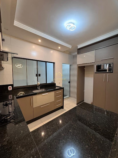 Casa térrea com quintal e área gourmet no andar inferior- Condomínio em Parque São Bento - Sorocaba, SP - 141 m2 - 3 dormitórios- 3 banheiros e 2 vagas