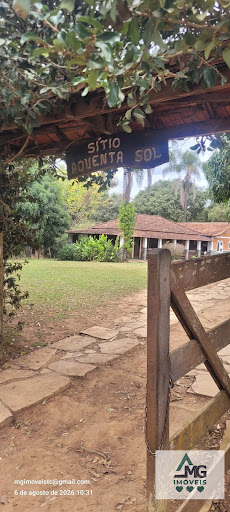 Construção ao lado 