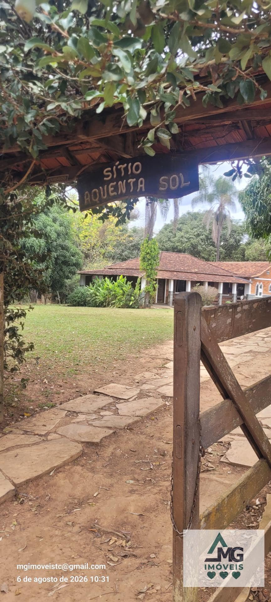 Construção ao lado 