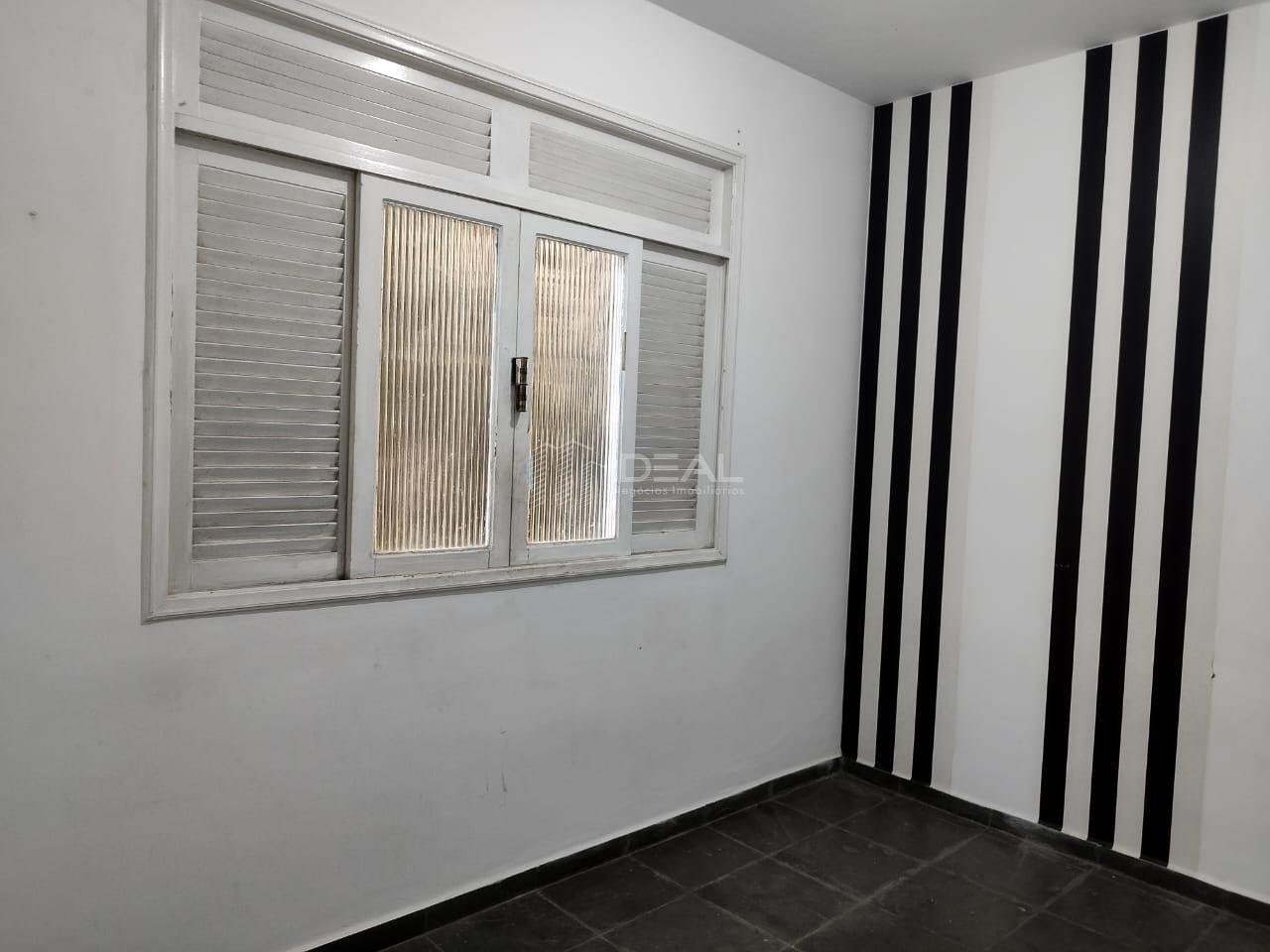 Casa para alugar com 4 quartos, 1 suíte, 5 vagas e 230m² no Centro, Campos dos Goytacazes (RJ) — foto 8 de 12