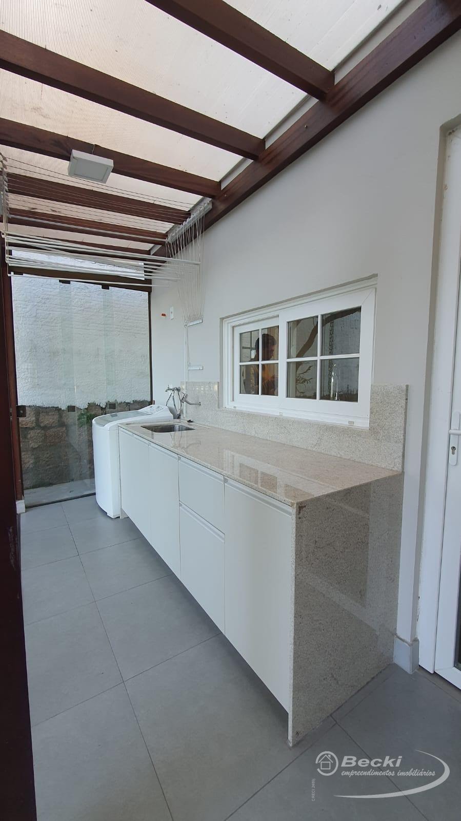 Casa à venda com 3 quartos, 2 suítes, 2 vagas e 265m² no Nova Brasília, Joinville (SC) — foto 18 de 28