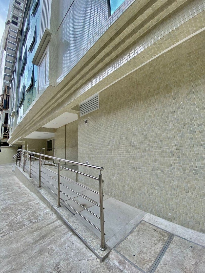Apartamento à venda com 3 quartos, 3 suítes, 2 vagas e 175m² no Meia Praia, Itapema (SC) — foto 17 de 18