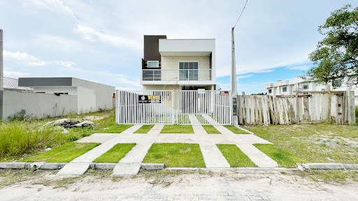 Sobrado à venda em Guaratuba, 3 quartos, 160m²
