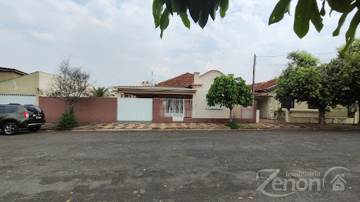 Casa à Venda no Centro de Adamantina por R$ 500.000