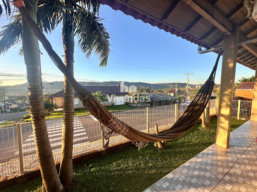 Casa de esquina com 03 dormitórios - Santa Cruz do Sul