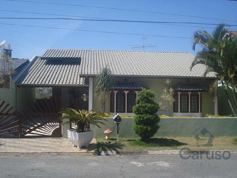 Casa à venda com 2 quartos, 2 banheiros, 4 vagas e 296m² no Condomínio Country Club, Arujá — foto principal