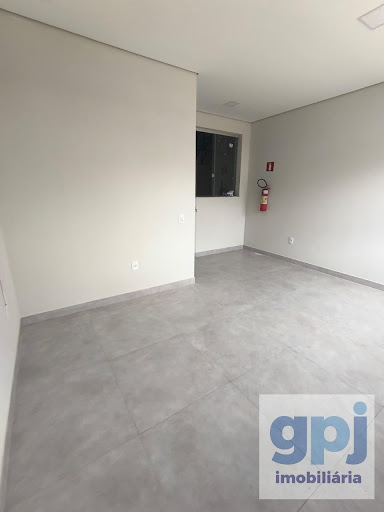 Galpão para Locação em Nova Serrana com 548m² e 2 Banheiros