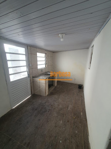 Casa no Centro de Pelotas para locação, 55,1m², 1 dormitório e Pátio por R$ 1.200.