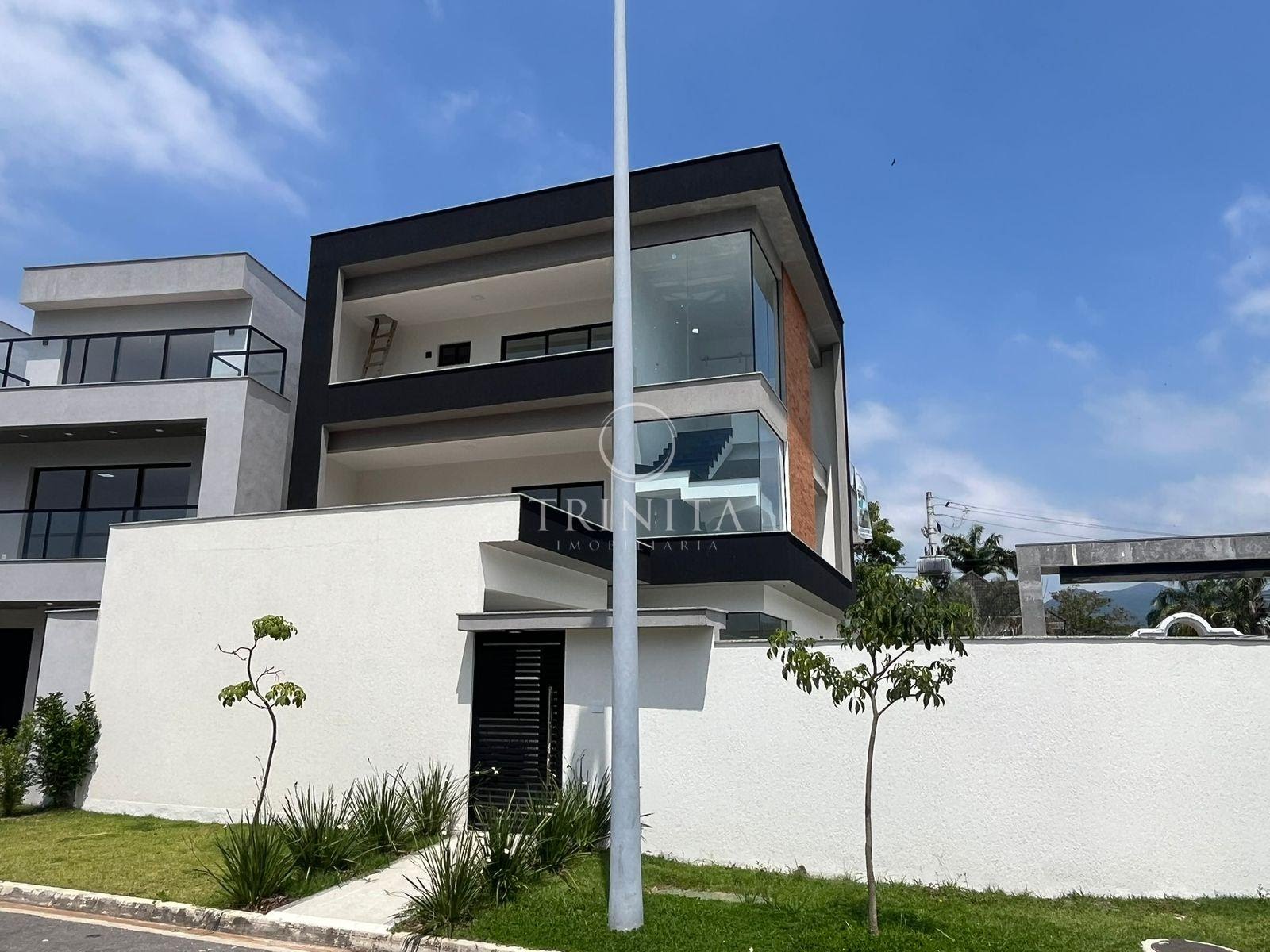 fachada-externa-casa-210m²-dream-garden-vargem-pequena