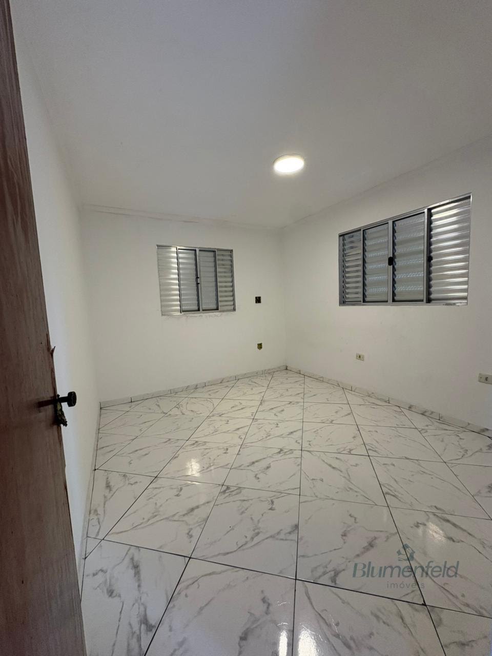 Casa à venda com 4 quartos, 1 suíte, 6 vagas e 200m² no Nova Arujá, Arujá (SP) — foto 15 de 23
