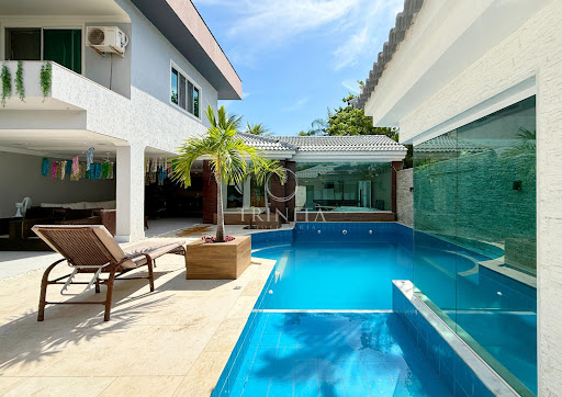 Piscina da casa à venda no condomínio Quintas do Rio