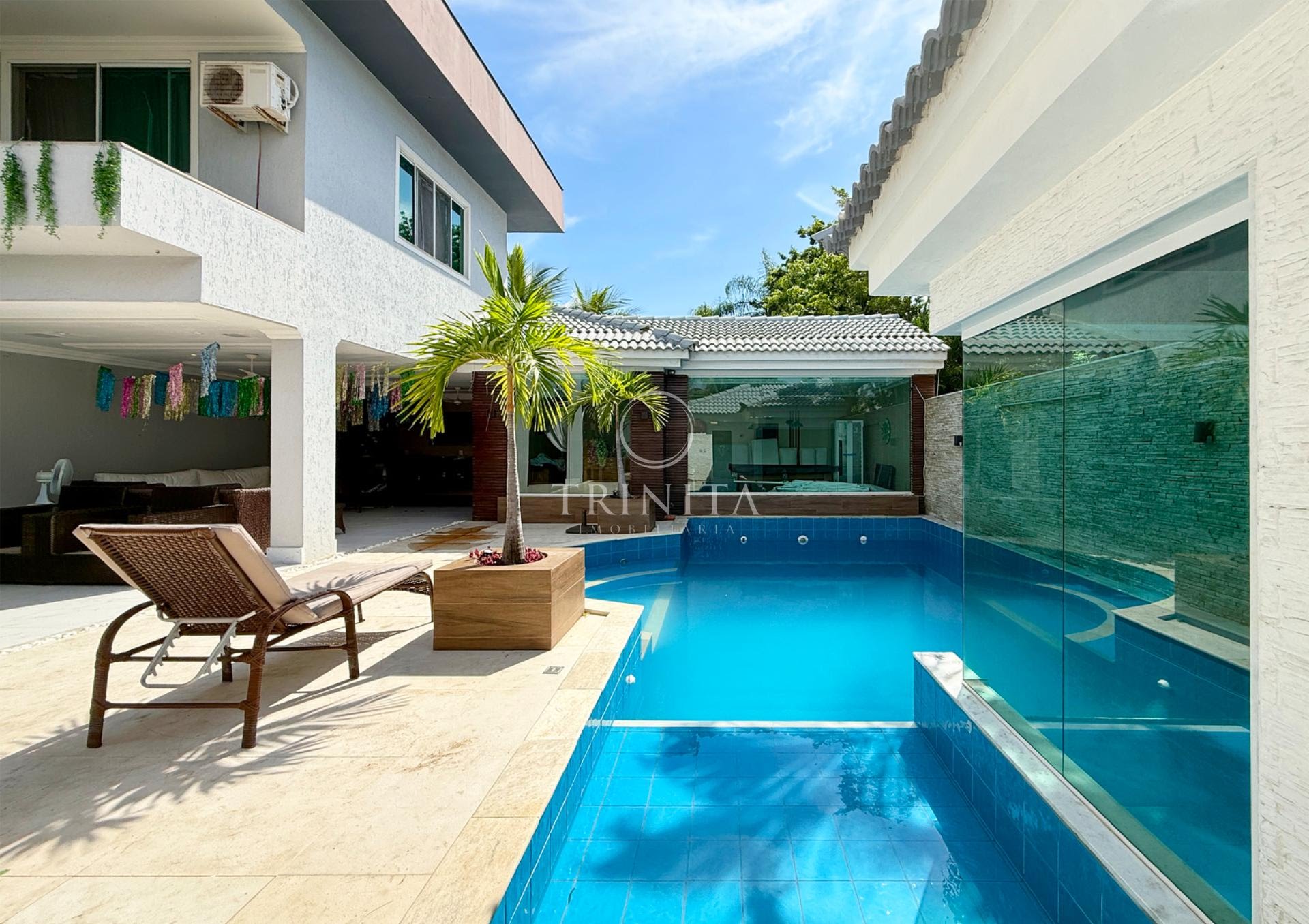 Piscina da casa à venda no condomínio Quintas do Rio