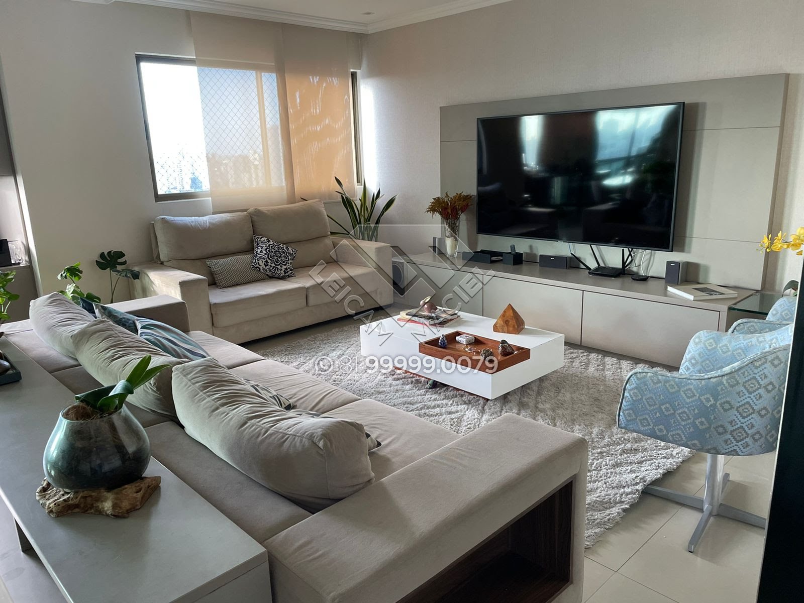 Compre Apartamento com 4 quartos,  4 Suites,  3 Vagas e 208m² na Torre Semi-Mobiliado