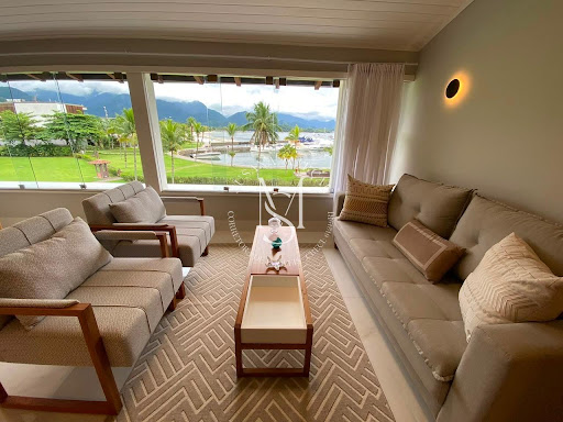     Viva ao Lado do Hotel Fasano no Porto Frade, Angra dos Reis-RJ.