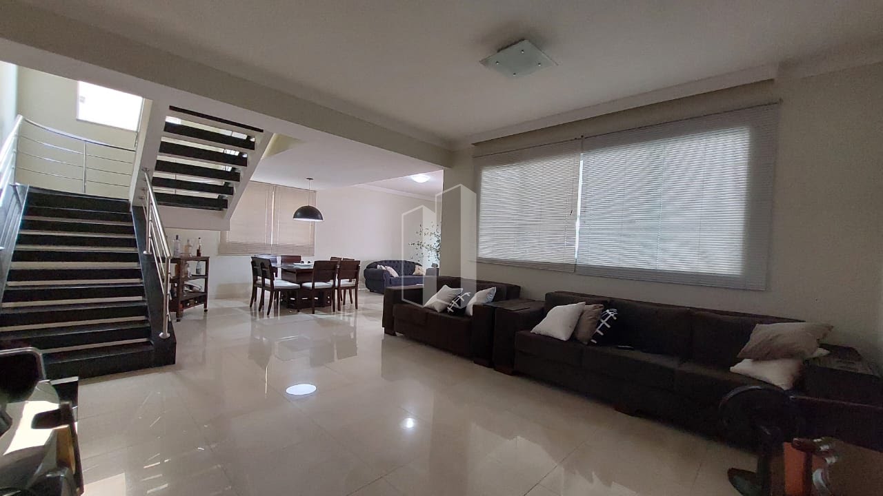 Casa à venda com 4 quartos, 4 suítes, 4 vagas e 211m² no Jardim América, Goiânia (GO) — foto 2 de 30