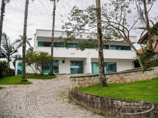 Casa em Boa Vista, Joinville | 5 Suítes e 1100m²