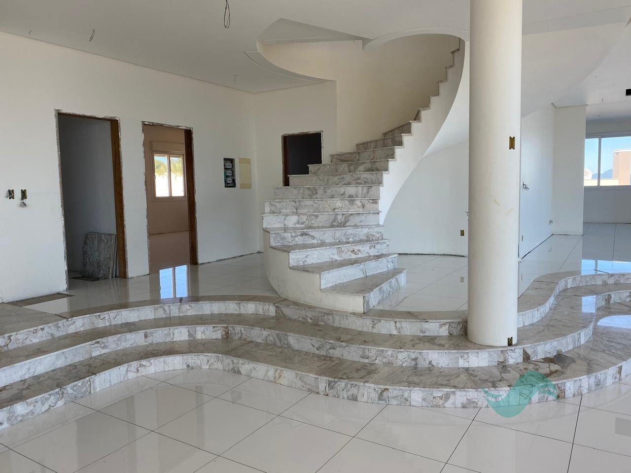 Casa à venda com 6 suítes, 3 vagas e 3400m² no João Paulo, Florianópolis (SC) — foto 25 de 27