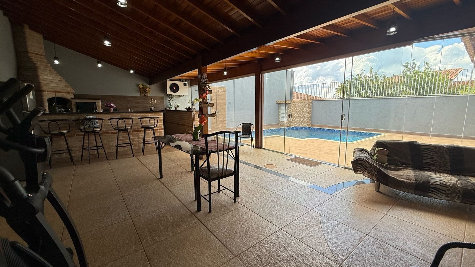 Casa à venda com 3 quartos, 3 banheiros, 3 vagas e 325m² no Parque Industrial Lagoinha, Ribeirão Preto (SP) — foto 2 de 30