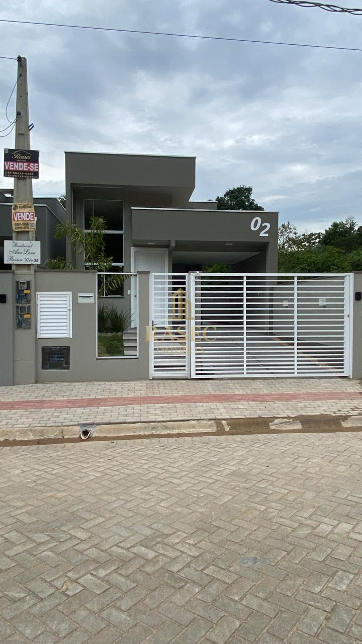 Casa à venda com 3 quartos, 2 banheiros, 2 vagas e 109m² no São João, Brusque — foto principal