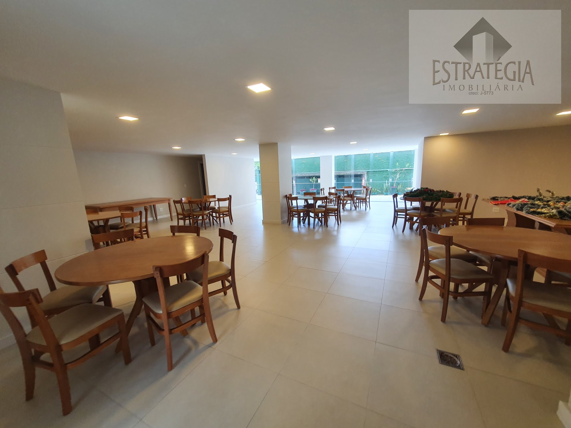 Apartamento à venda com 3 quartos, 1 suíte, 2 vagas e 120m² no Valparaíso, Petrópolis (RJ) — foto 22 de 28