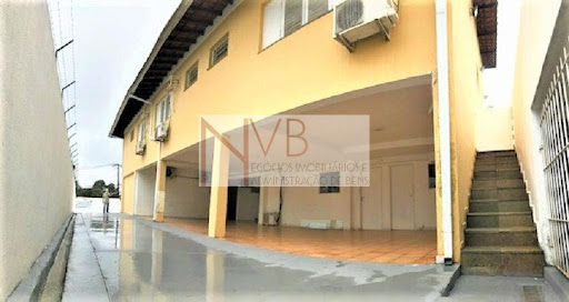 Casa na Granja Viana, 296m², 16 salas | 19 vagas