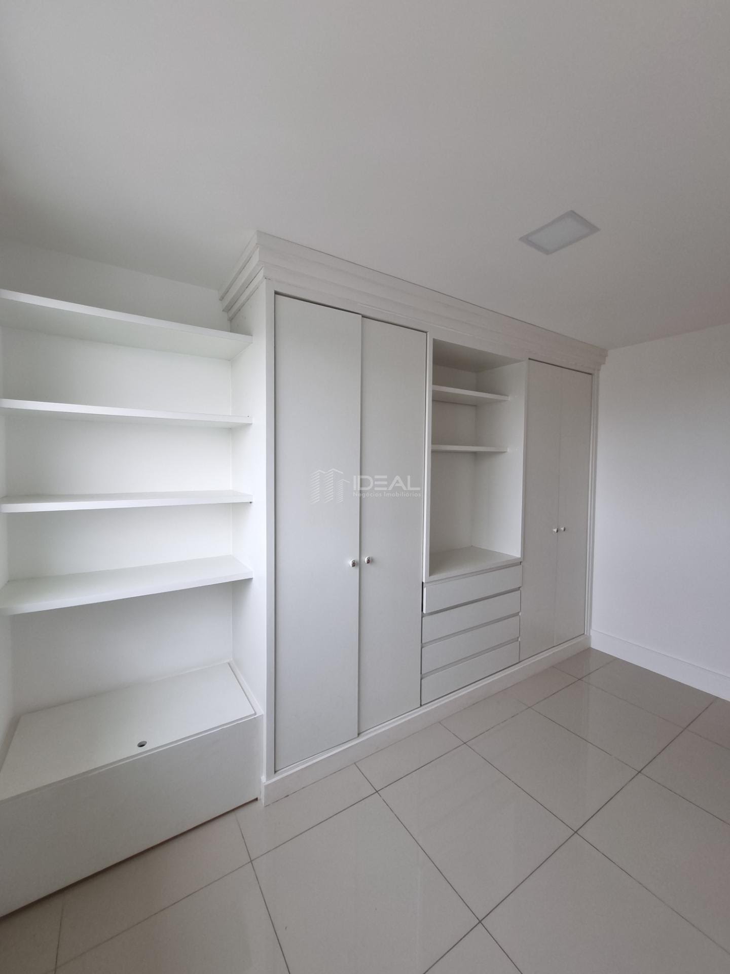 Apartamento à venda com 3 quartos, 1 suíte, 2 vagas e 105m² no Parque Tamandaré, Campos dos Goytacazes (RJ) — foto 10 de 17