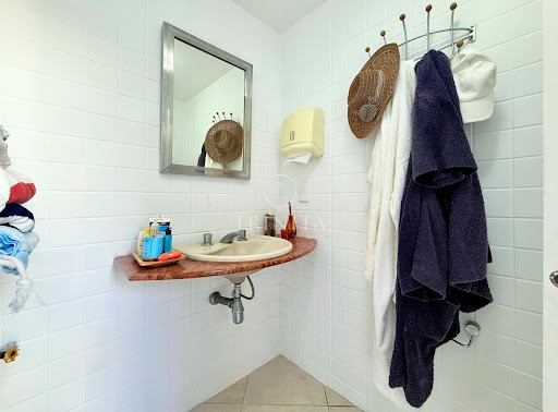 Lavabo externo da casa no Crystal Lake