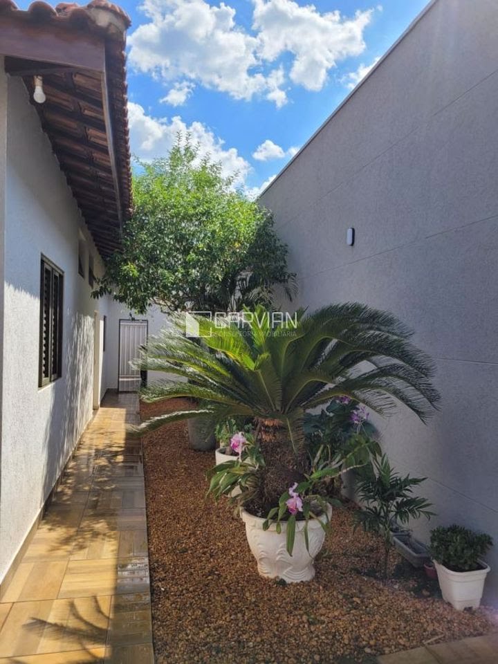 Casa à venda com 3 quartos, 1 suíte, 4 vagas e 170m² no Jardim Jóquei Clube, Ribeirão Preto (SP) — foto 9 de 11