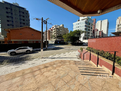 Apartamento Próximo a Praia Mansa e Praia Brava em Caiobá. 