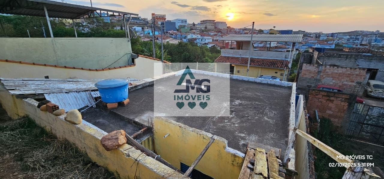 Casa à venda com 3 quartos, 2 banheiros, 2 vagas e 250m² no Jardim das Acácias, Três Corações (MG) — foto 5 de 10