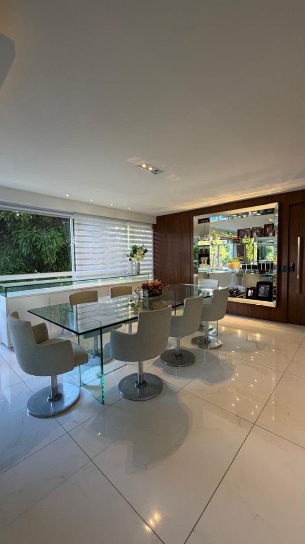 Apartamento à venda com 3 quartos, 4 banheiros, 2 vagas e 250m² no Casa Forte, Recife — foto principal