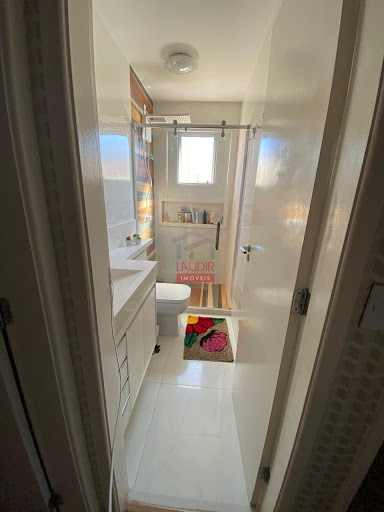 Casa duplex alto padrão, 3 quartos com suíte no Condomínio Vila dos pássaros.