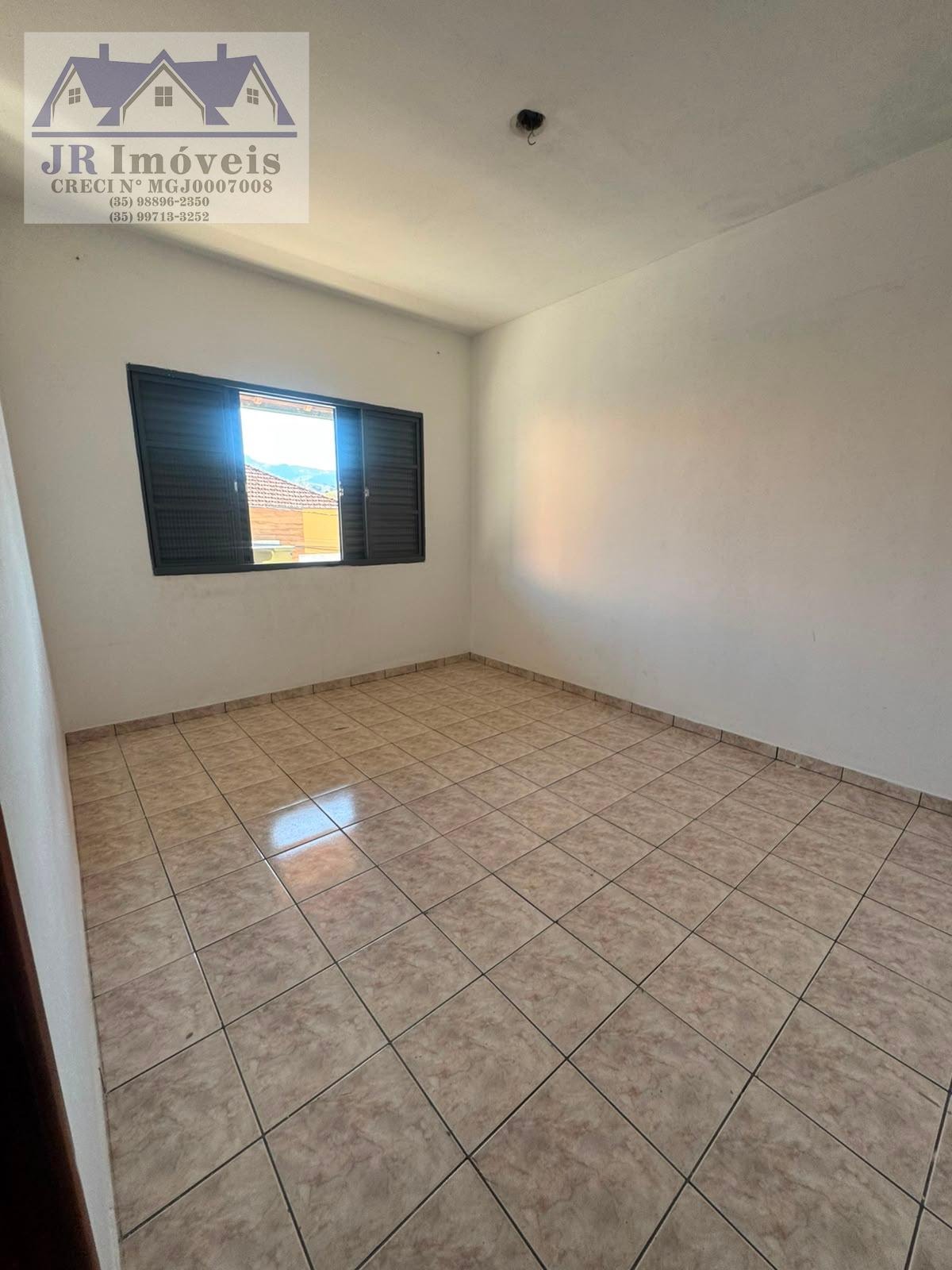 Casa para alugar com 3 quartos e 1 banheiro no Centro, Piranguçu (MG) — foto 16 de 20