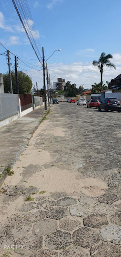 Terreno em Centro  -  Araranguá 12,00m de frente, por 28,72m no lado esquerdo e 30,85m no lado direito 