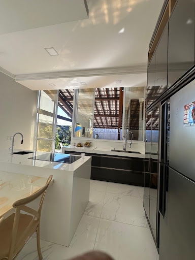 Casa à Venda em Outeiro São Francisco: 4 Suítes, 350m² – Porto Seguro
