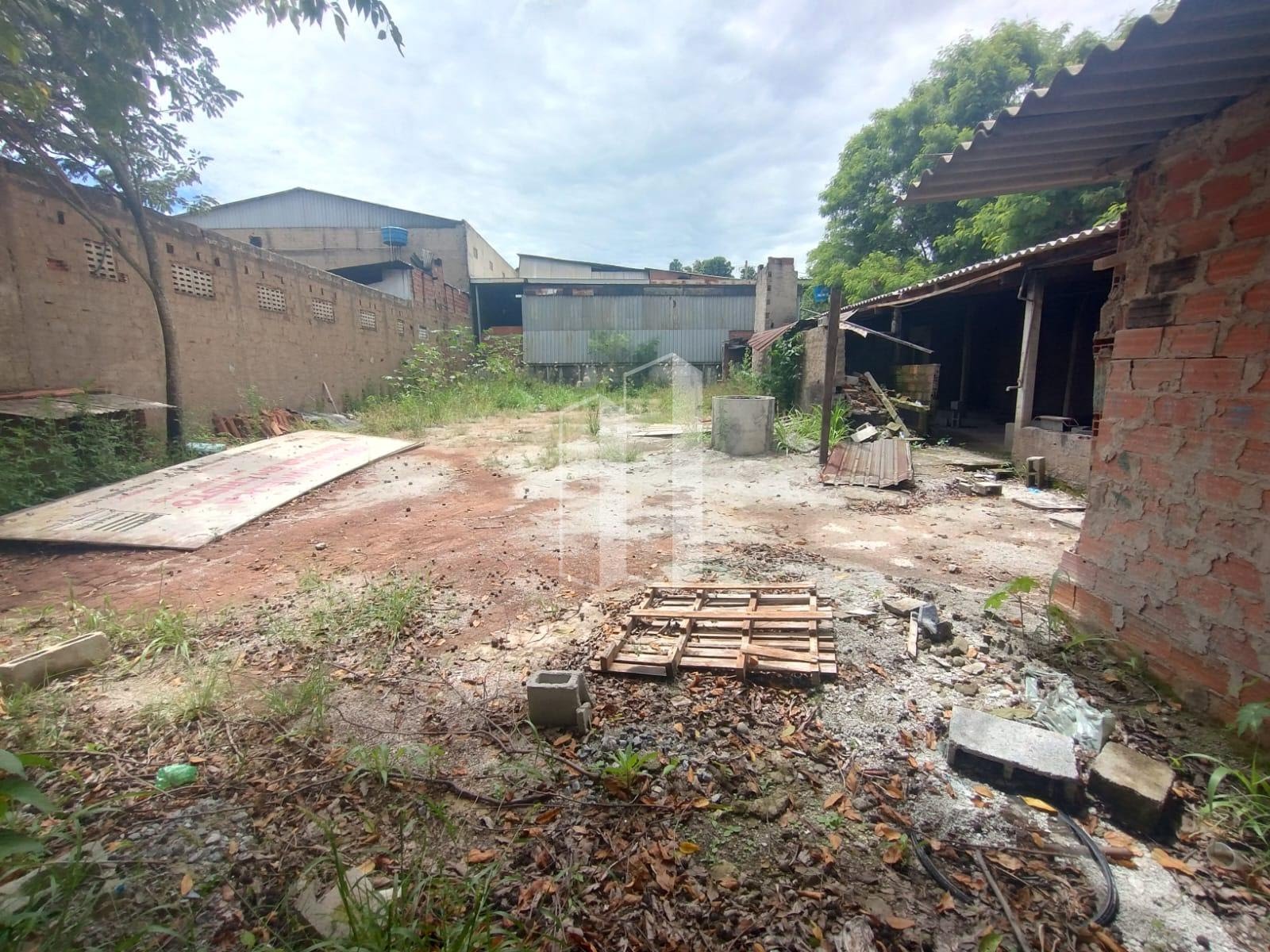Comercial para alugar com 2 banheiros, 4 vagas e 600m² no Residencial Maurivan Pucci, Inhumas (GO) — foto 3 de 12
