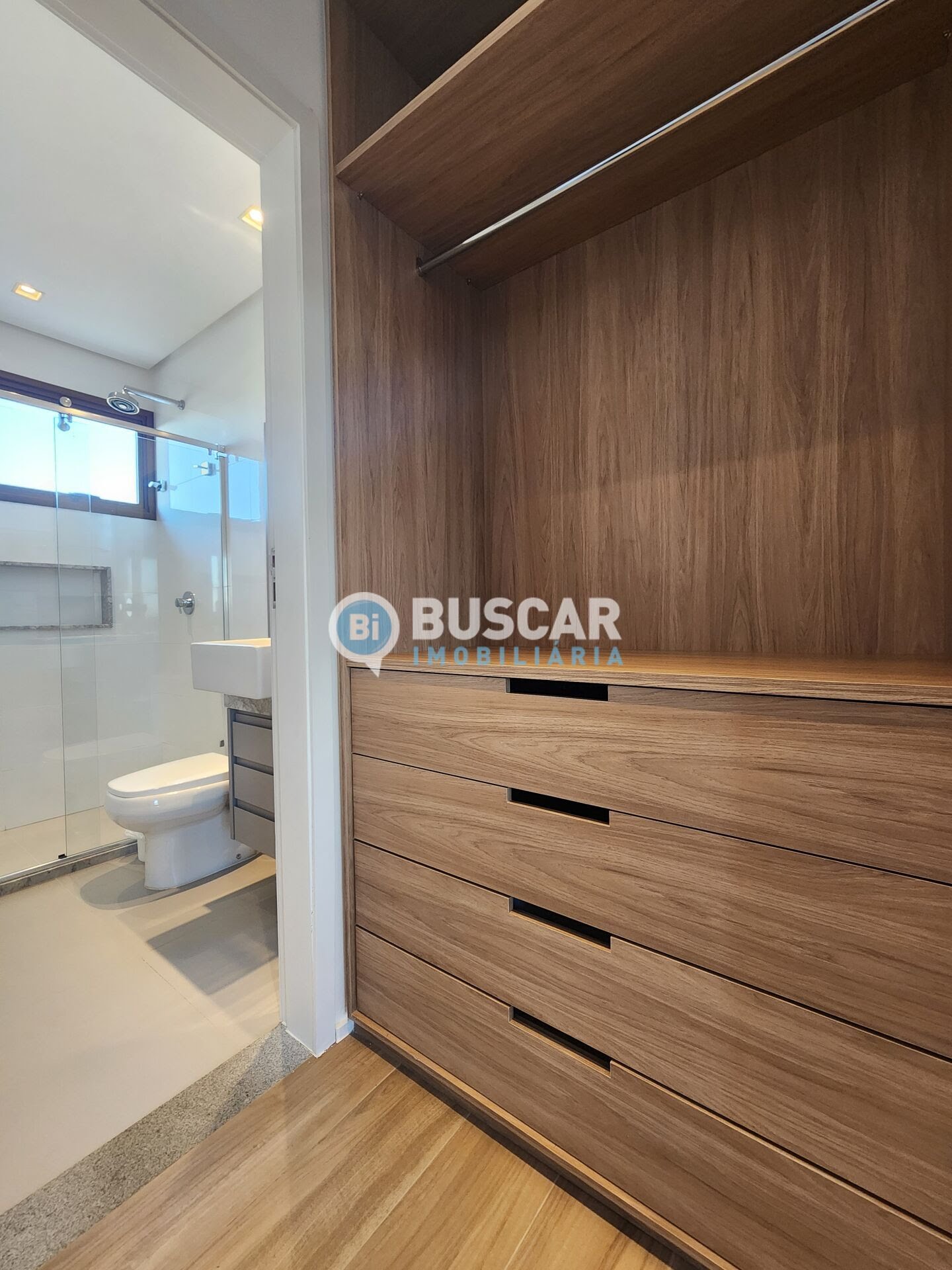 Casa à venda com 4 quartos, 4 suítes, 4 vagas e 402m² no Vale do Jacuípe, Feira de Santana (BA) — foto 18 de 30