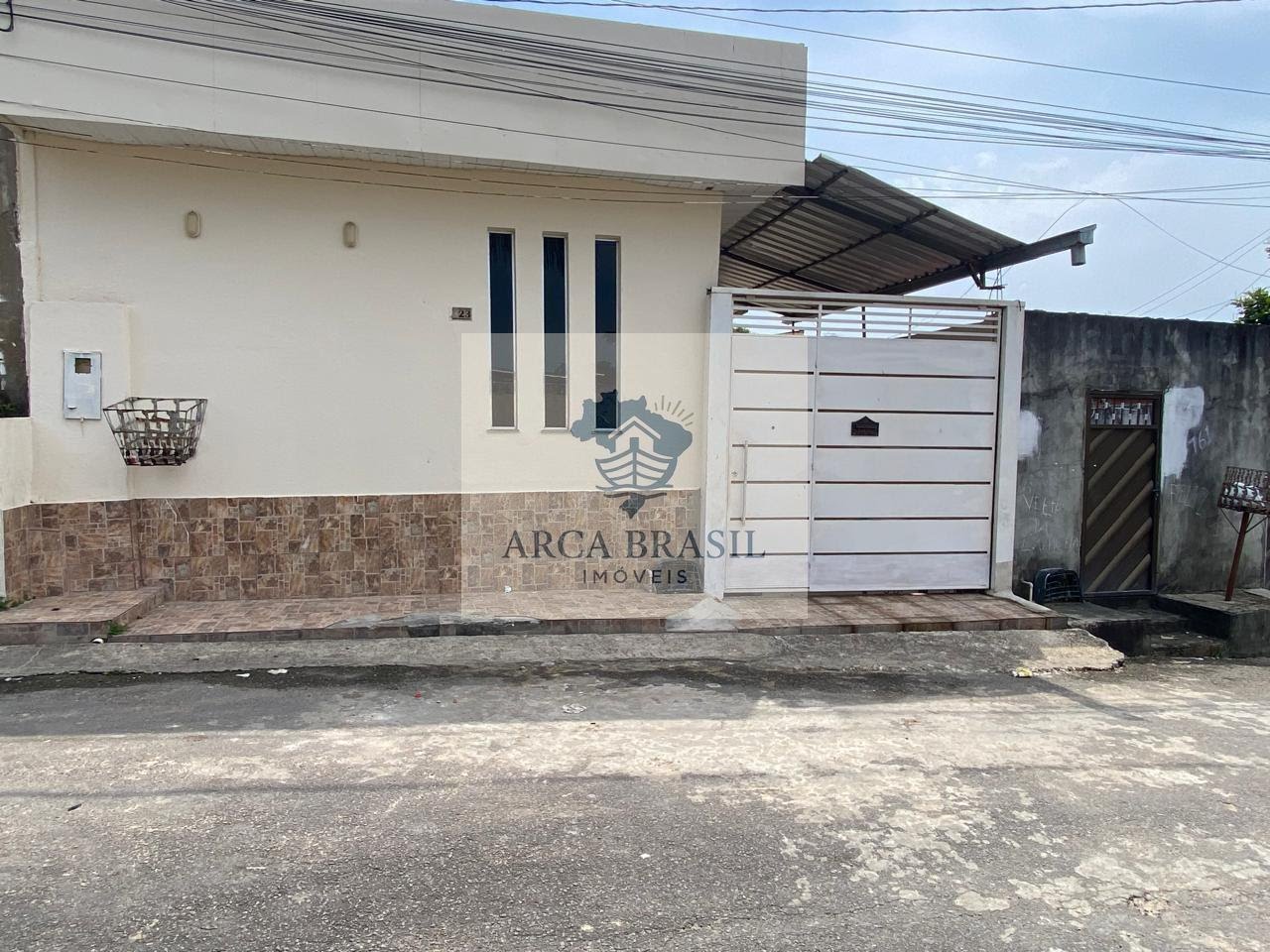 VENDE-SE LINDA CASA  NO MONTE DAS OLIVEIRAS