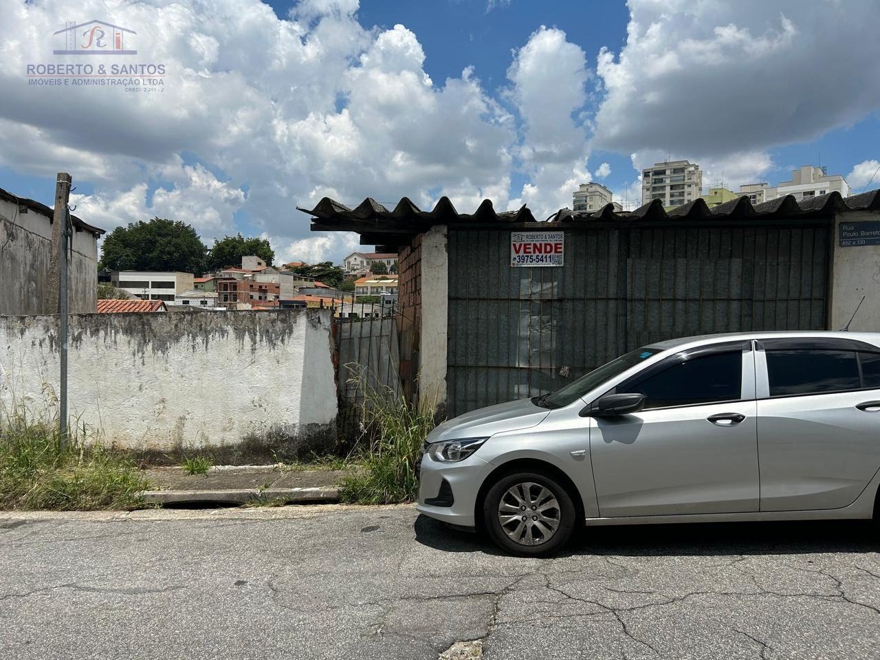 Terreno com 12 metros de frente