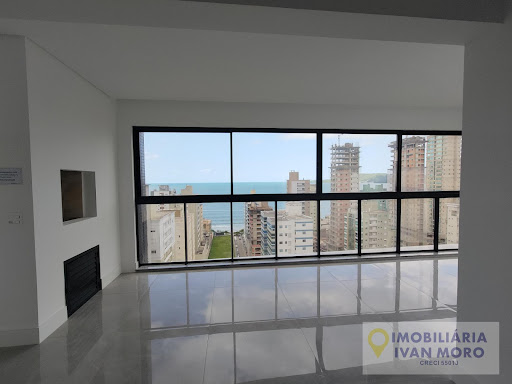 Apartamento  à venda em Meia Praia  -  Itapema, SC.