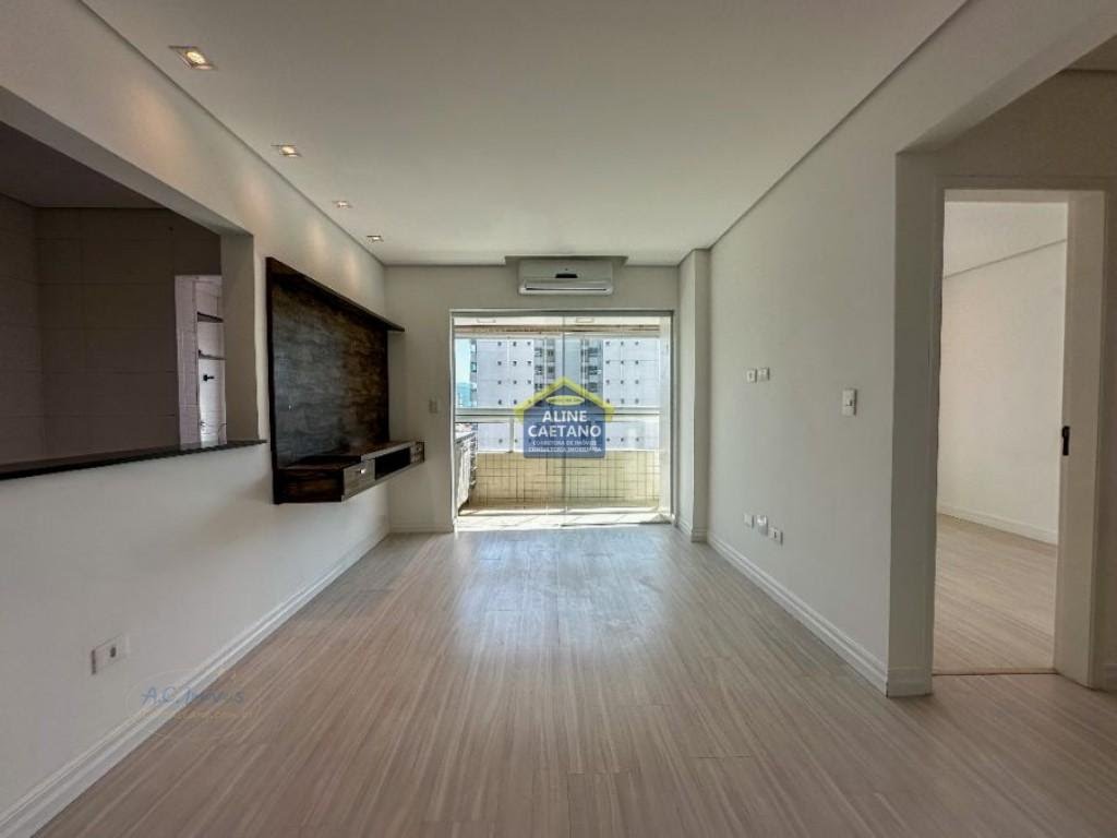 Apartamento à venda com 2 quartos, 2 banheiros, 1 vaga e 70m² no Guilhermina, Praia Grande — foto principal