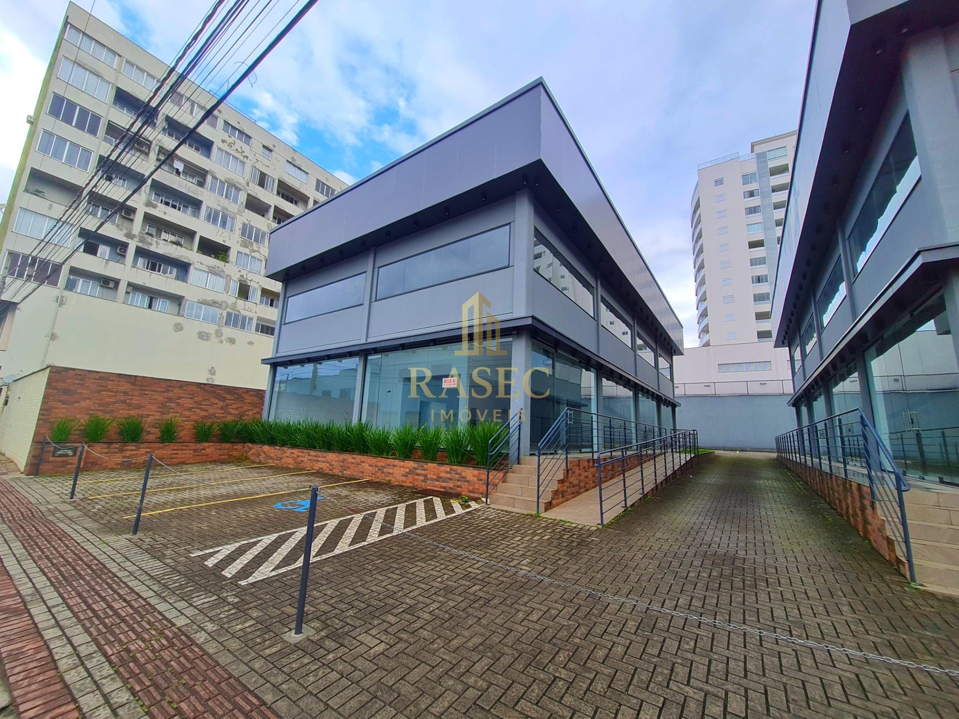 Comercial para alugar com 2 banheiros e 400m² no Centro I, Brusque — foto principal