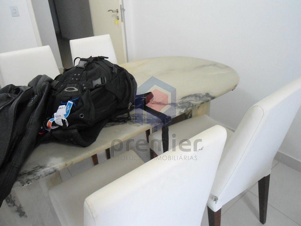MESA COM CADEIRAS