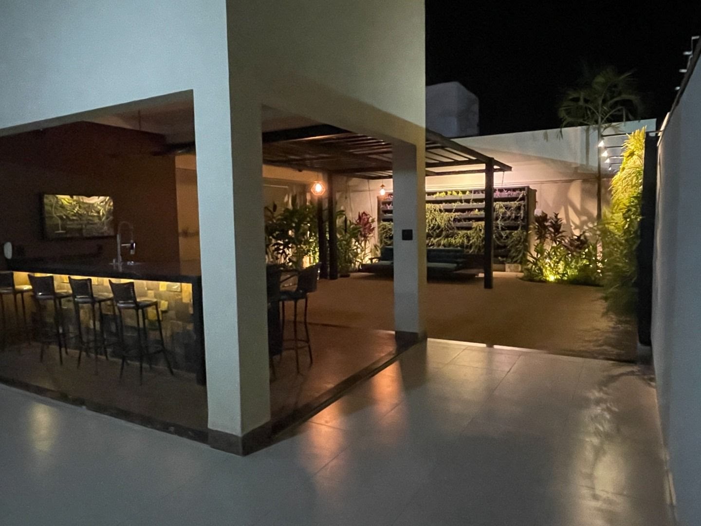 Casa à venda com 3 quartos, 3 suítes, 6 vagas e 300m² no Jardim Anhangüera, Ribeirão Preto (SP) — foto 2 de 30