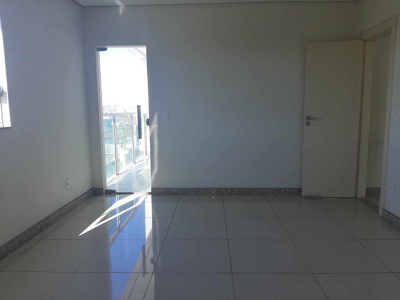 Casa à venda com 5 quartos, 2 suítes, 5 vagas e 245m² no Sao Joao Batista (venda Nova), Belo Horizonte (MG) — foto 5 de 30