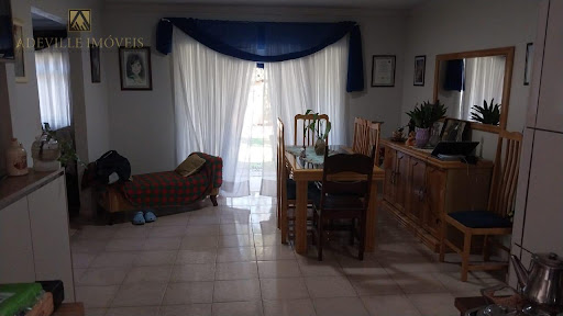 Casa para Alugar em Araquari: 5 Quartos, 3 Suítes, Rainha