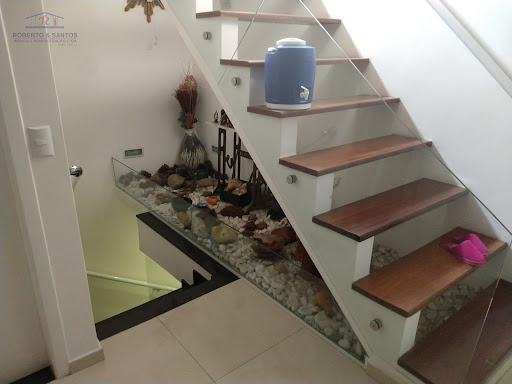 Escadas dos dormitórios, com jardim