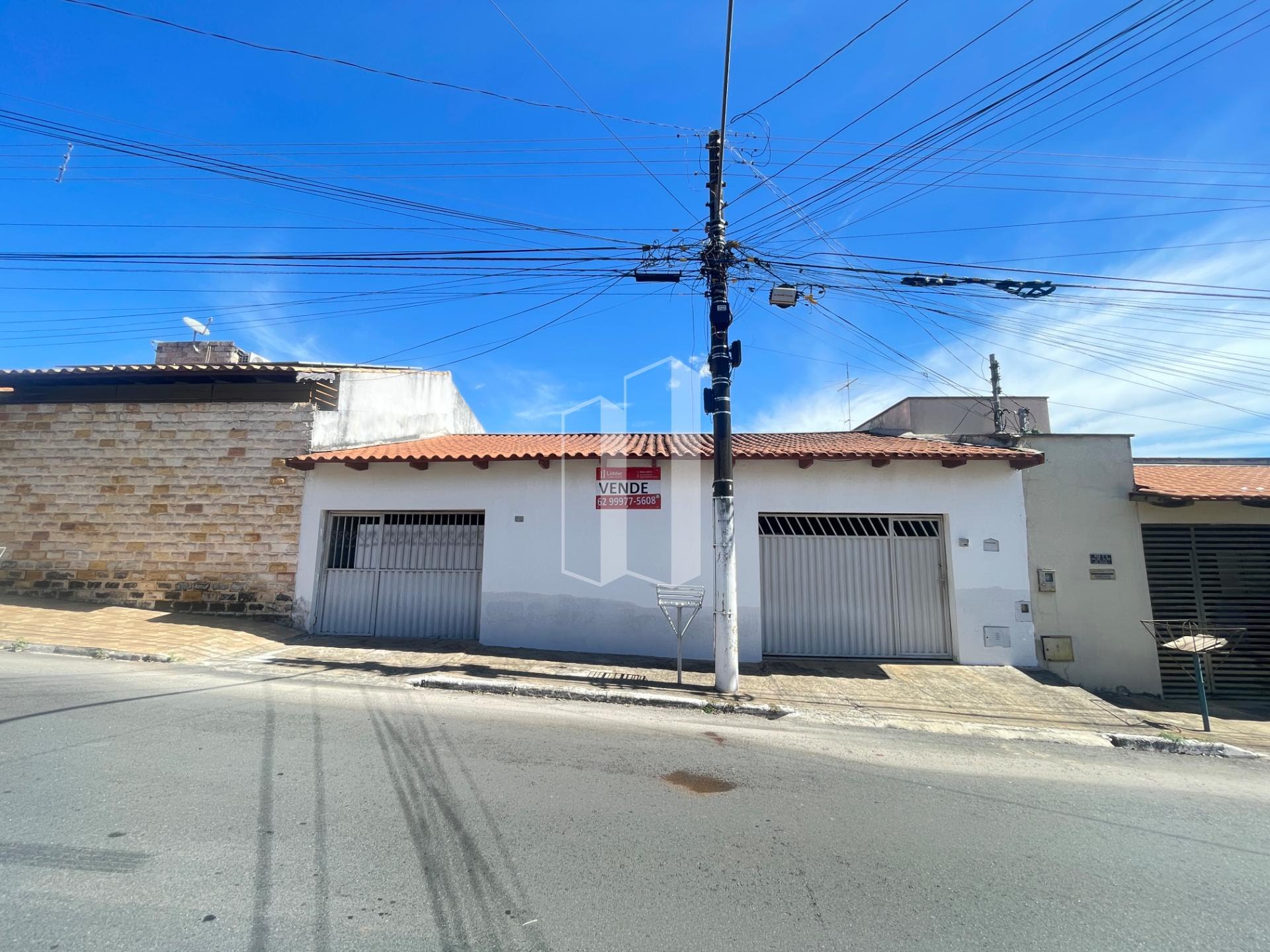 Casa à venda com 4 quartos, 1 suíte, 3 vagas e 200m² no Conjunto Residencial Aruanã I, Goiânia (GO) — foto 3 de 30