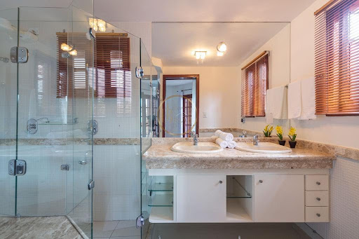 Casa Luxuosa em Village 2 - 6 Dormitórios à Venda em Porto Seguro